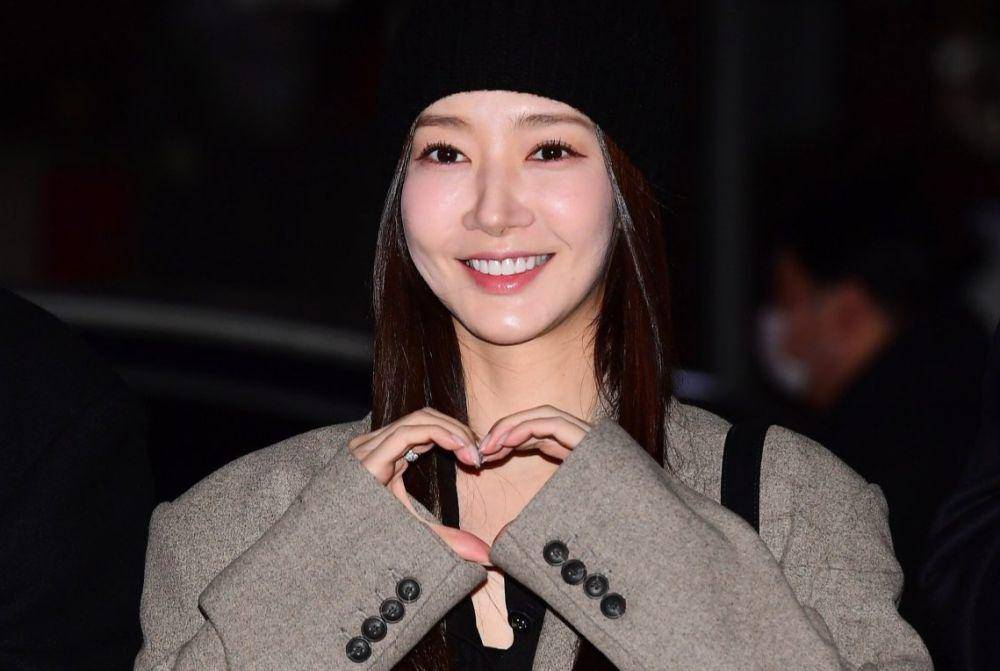 potret Park Min Young usai rumor terima uang dari mantan pacar (dok. 10Asia)