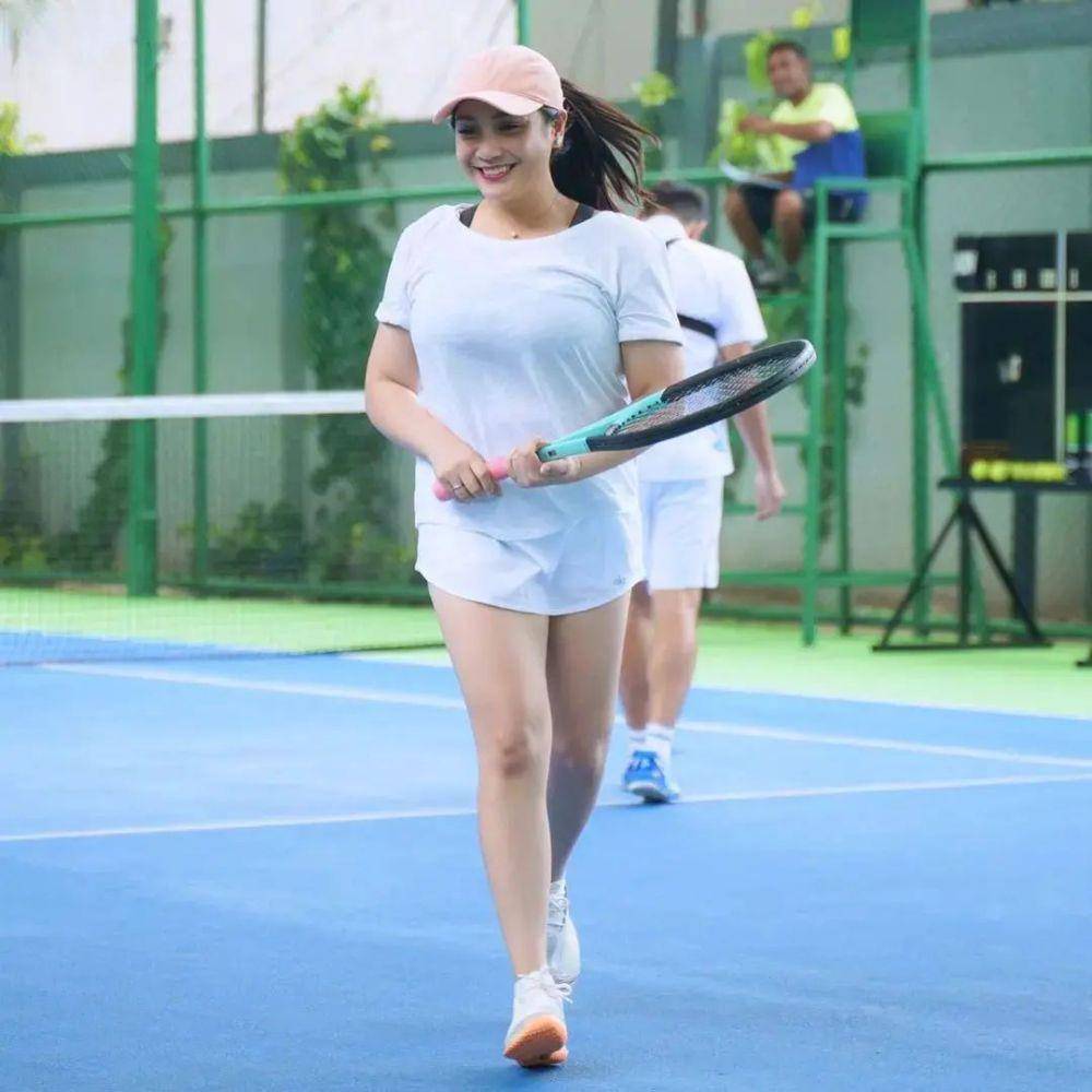 Inspirasi OOTD olahraga ala Nagita Slavina (instagram.com/nagitaslavinaz)