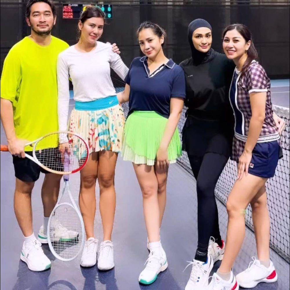 Inspirasi OOTD olahraga ala Nagita Slavina (instagram.com/pecintaladygigi)
