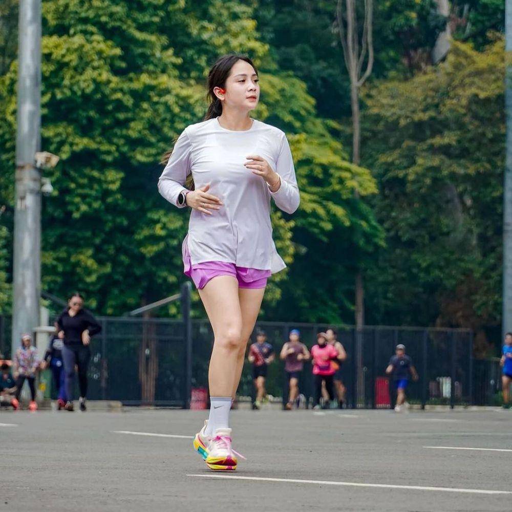 Inspirasi OOTD olahraga ala Nagita Slavina (instagram.com/pecintaladygigi)