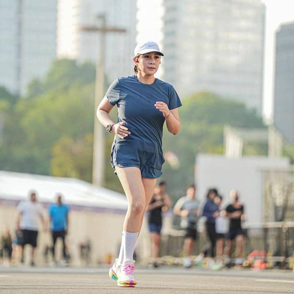 Inspirasi OOTD olahraga ala Nagita Slavina (instagram.com/pecintaladygigi)