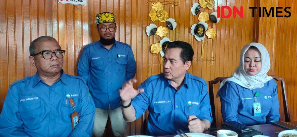 Jumpa pers Perumda Tirta Manuntung Balikpapan tentang kondisi kuantitas air waduk belum normal, Senin (15/1/2024). (IDN Times/Hilmansyah)