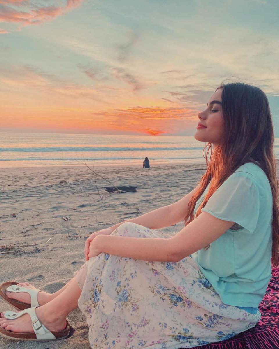 gaya OOTD ala Chantiq Schagerl (instagram.com/cha_schagerl)