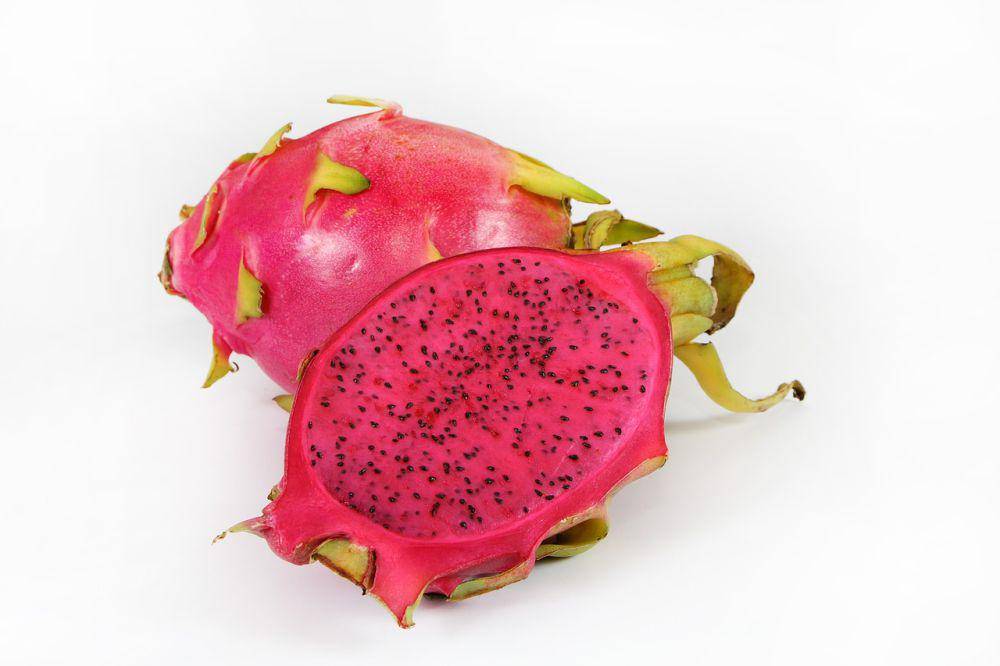 ilustrasi buah naga segar dan matang (pixabay.com/varintorn)