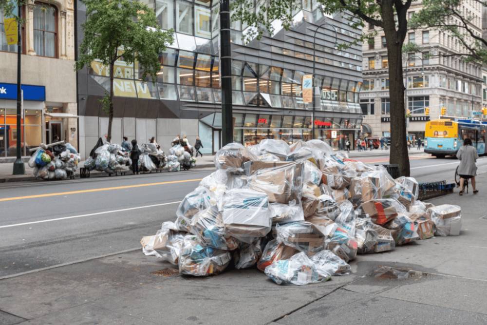 Sampah menumpuk di New York (secretnyc.co)