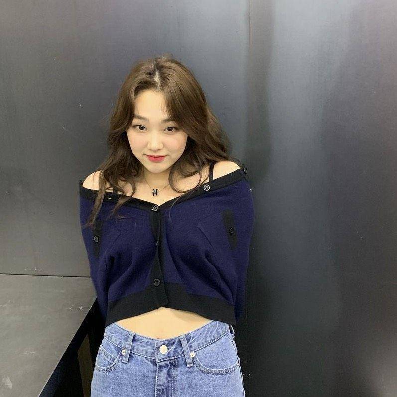 OOTD kasual ala Kang Mi-Na (instagram.com/_happiness_o)