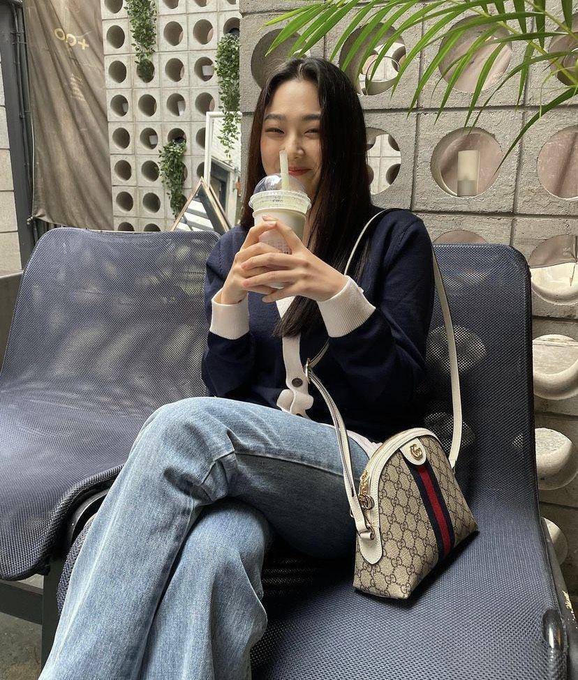 OOTD kasual ala Kang Mi-Na (instagram.com/_happiness_o)