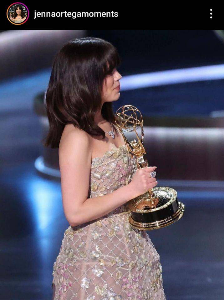 potret Jenna Ortega di Emmy Awards 2024 (instagram.com/jennaortegamoments)