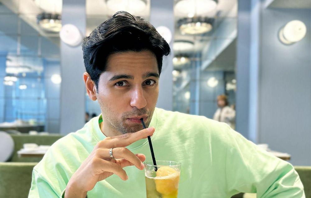 Sidharth Malhotra (instagram.com/sidmalhotra)