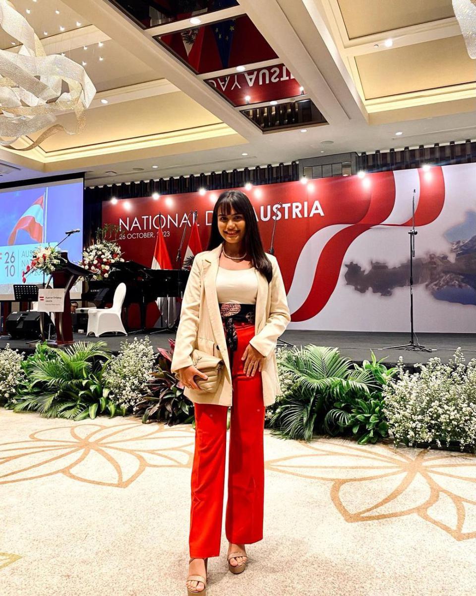 gaya OOTD ala Chantiq Schagerl (instagram.com/cha_schagerl)