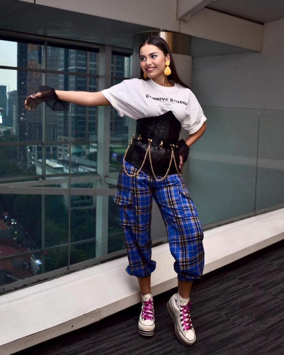 gaya OOTD ala Chantiq Schagerl (instagram.com/cha_schagerl)