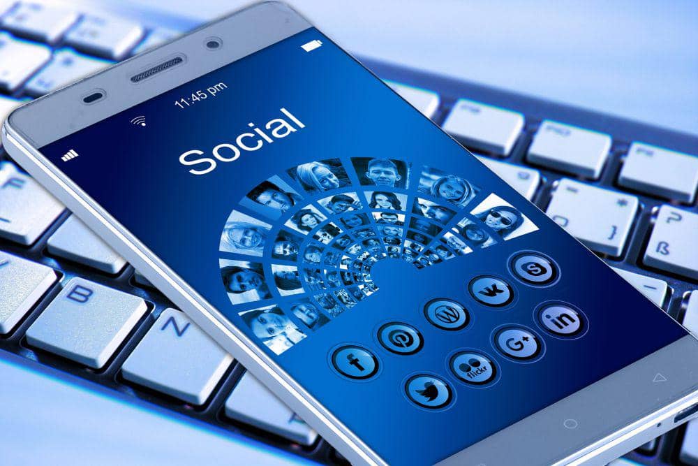 ilustrasi bisnis pulsa dan kuota internet (pixabay.com/geralt)