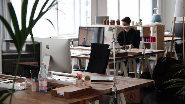 ilustrasi kondisi kantor (pexels.com/Marc Mueller)