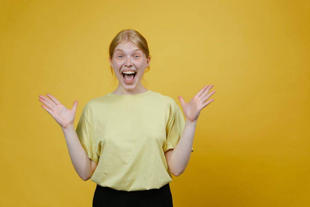 ilustrasi baju kuning (pexels.com/Tima Miroshnichenko)