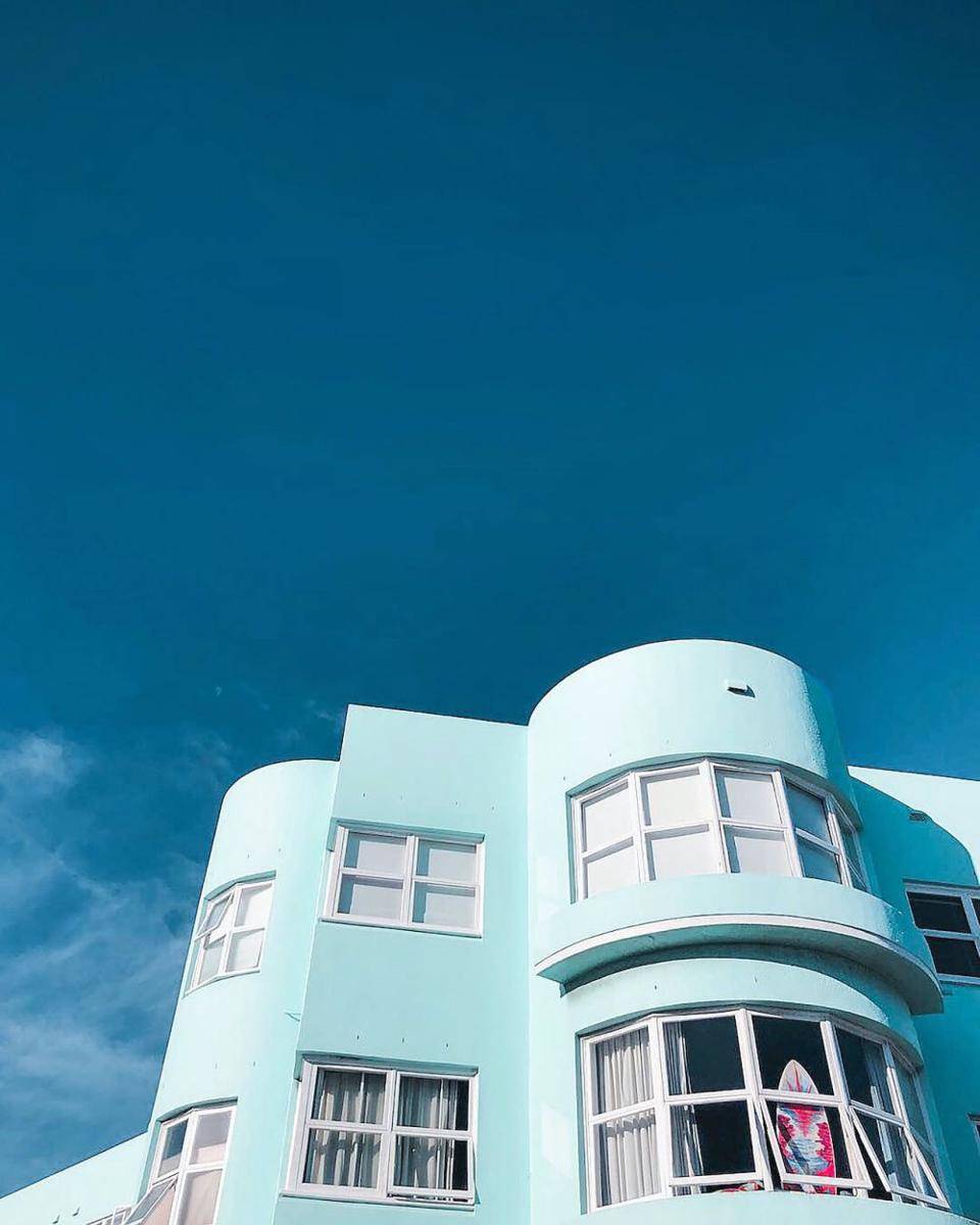 Kombinasi cat biru muda untuk desain rumah (pexels.com/Vincent Rivaud)