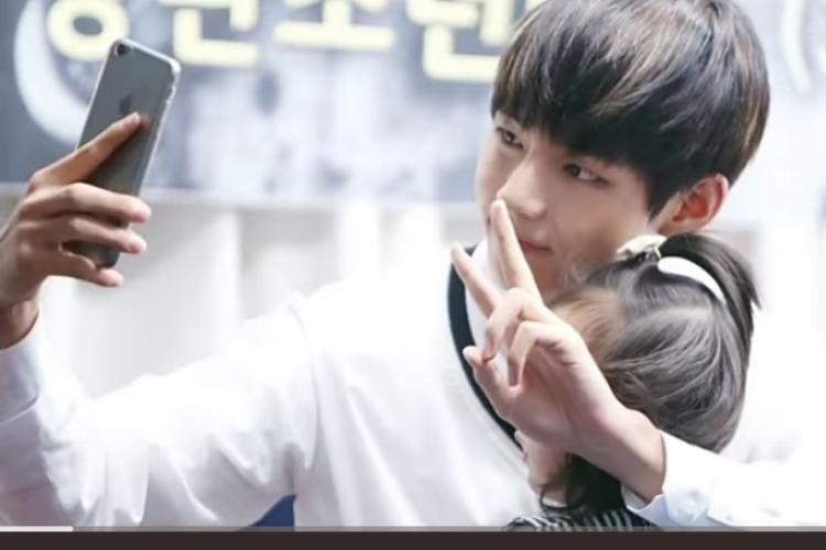 potret kebersamaan V BTS atau Kim Tae Hyun bersama keponakannya. (dok.阮氏秋莊/[Daddy Taetae] Taehyung with Baby)