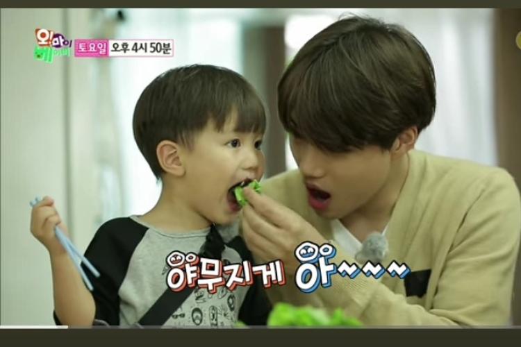 Kai EXO di acara Oh My Baby. (dok.SBS NOW / SBS 공식 채널/SBS [Oh My Baby] - Video pra-rilis 'Tae Saudara & Kai' (15.10.17))