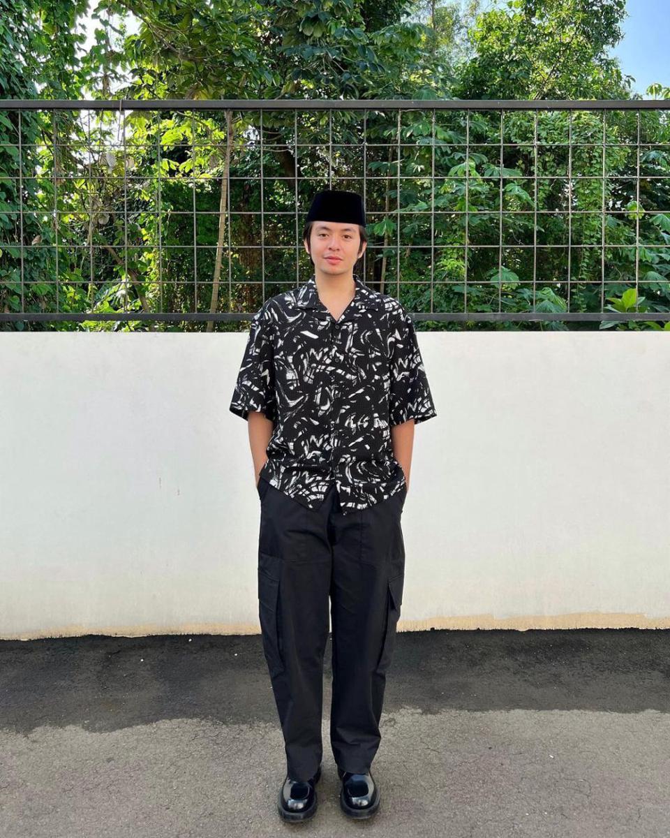 padu padan loose pants ala Angga Yunanda (instagram.com/angga/)