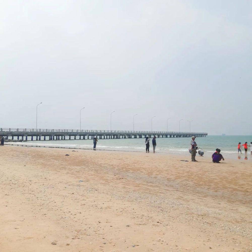 Hamparan pasir putih di Pantai Dermaga Tuban. Instagram/nurafifa_ifa11