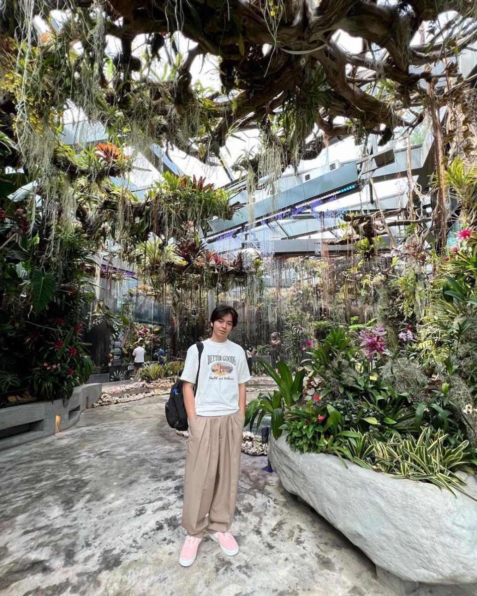 padu padan loose pants ala Angga Yunanda (instagram.com/angga/)