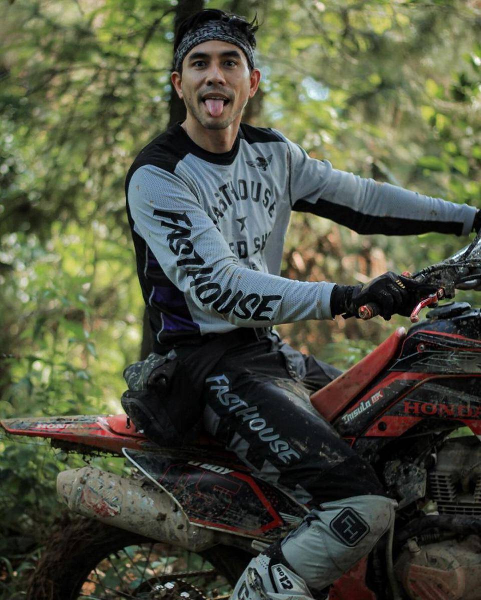 potret Darius Sinathrya ikut trabas (instagram.com/darius_sinathrya)