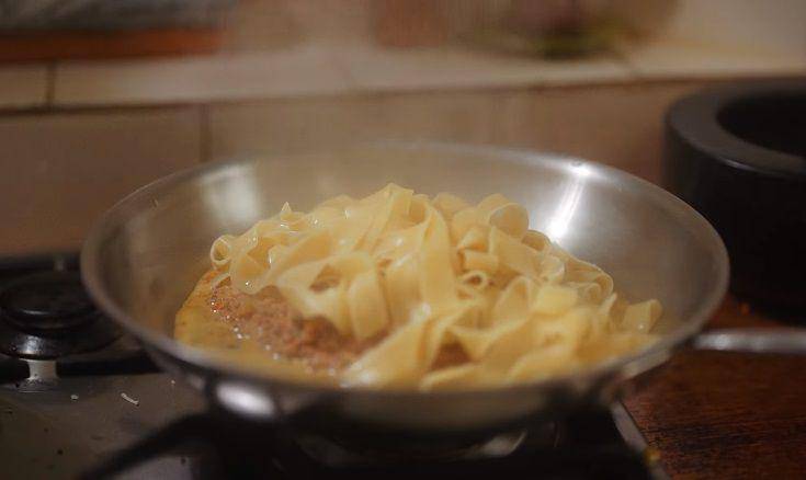 ilustrasi memasak white ragù pappardelle (YouTube.com/Recipe30)