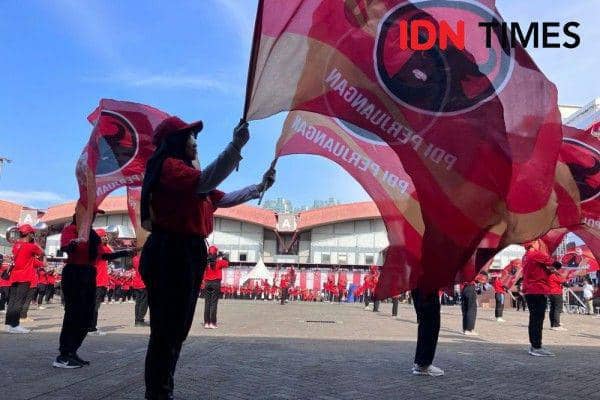 Terjadi Lagi, Bendera PDIP Dibakar oleh Ketua RT di Malang