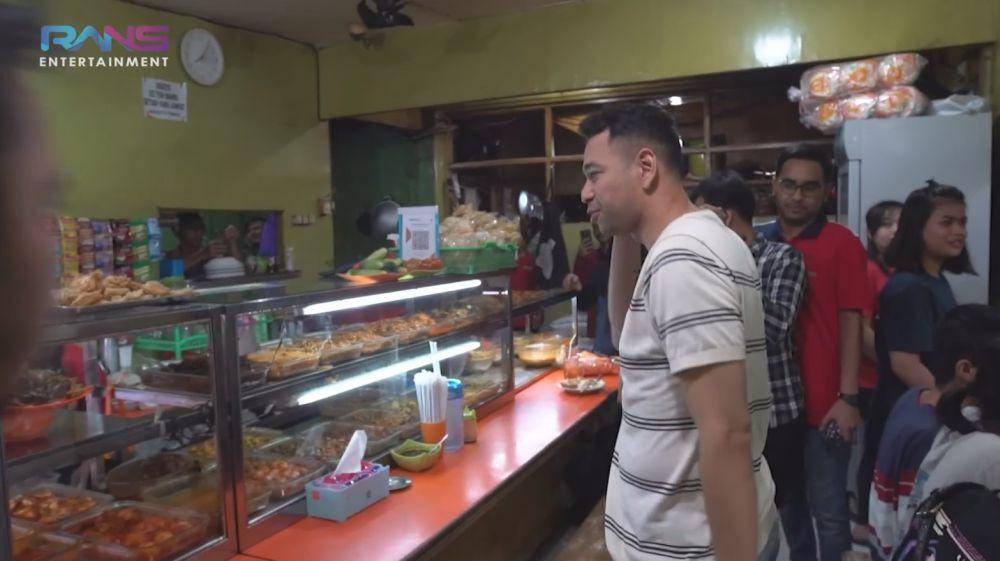 Raffi Ahmad makan di warteg (YouTube.com/Rans Entertainment)