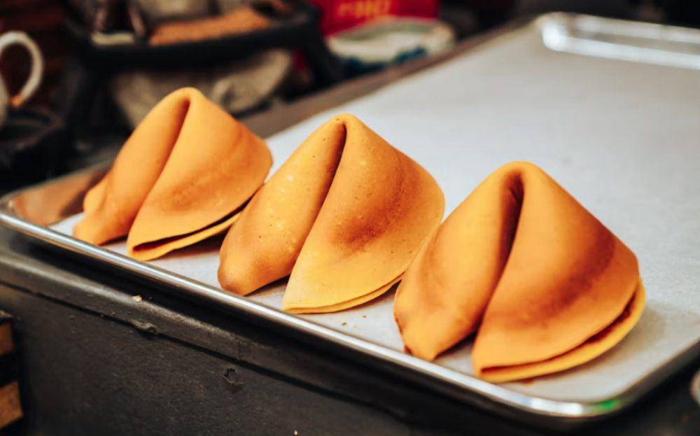 ilustrasi fortune cookie (unsplash.com/Meritt Thomas)