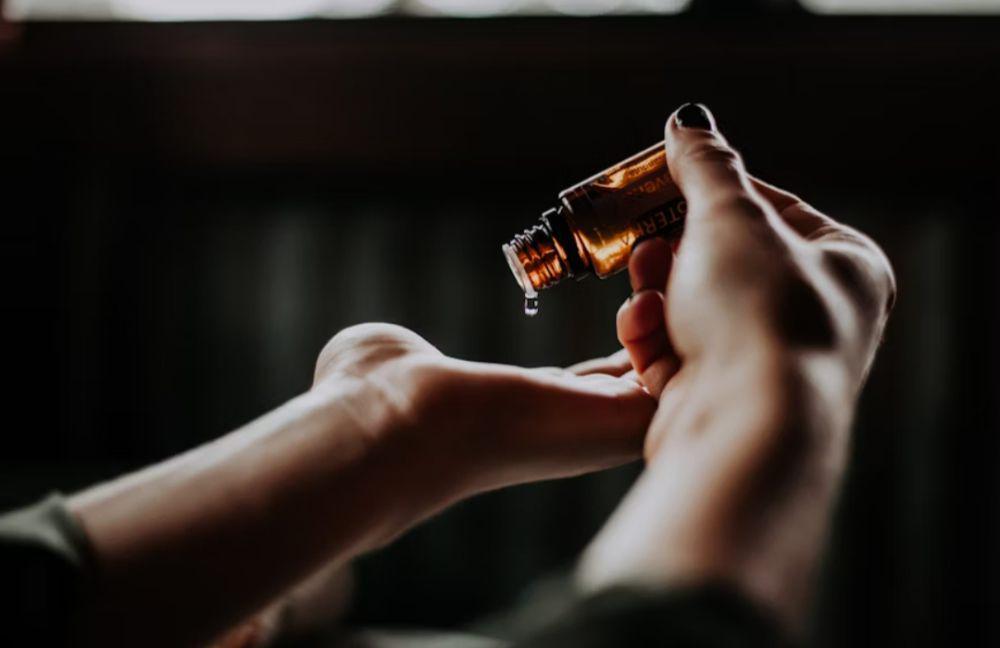 4 Rekomendasi Essential Oil dengan Aroma yang Menenangkan, Cek Guys!