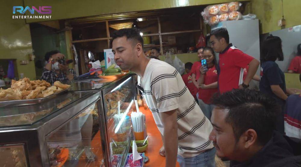 Raffi Ahmad makan di warteg (YouTube.com/Rans Entertainment)