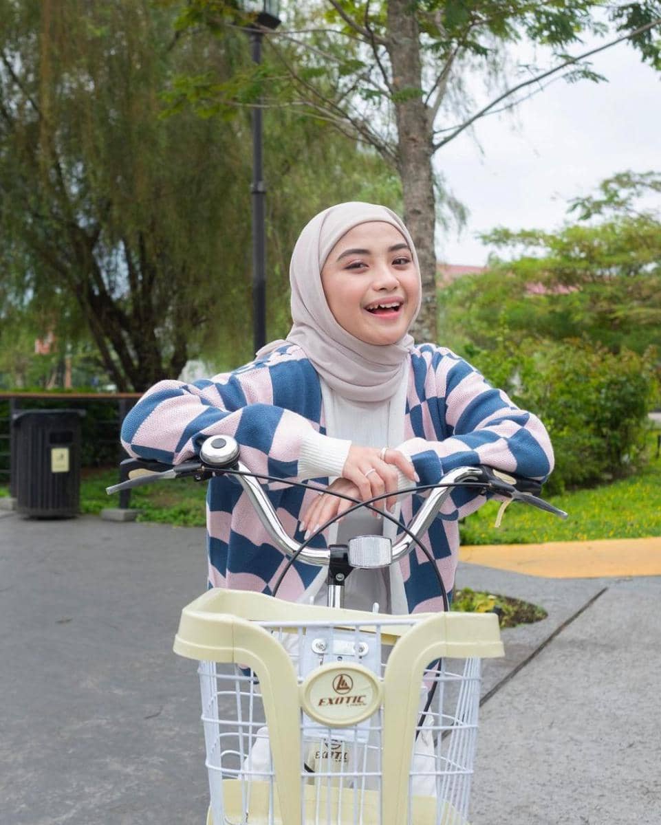 Tania Dewi Nur Azmi (instagram.com/taniaaa.dn)
