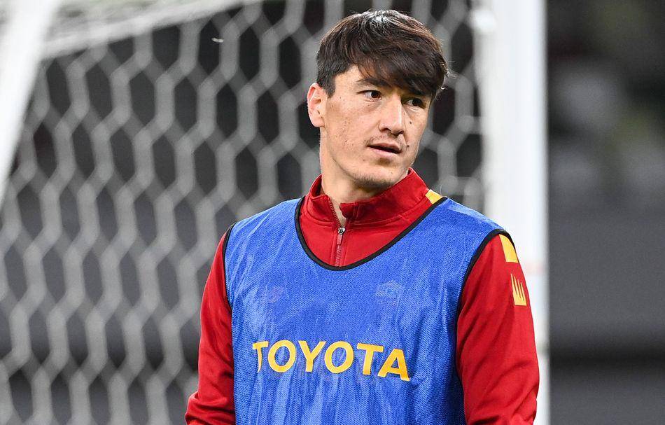 Eldor Shomurodov saat membela AS Roma. (asroma.com)