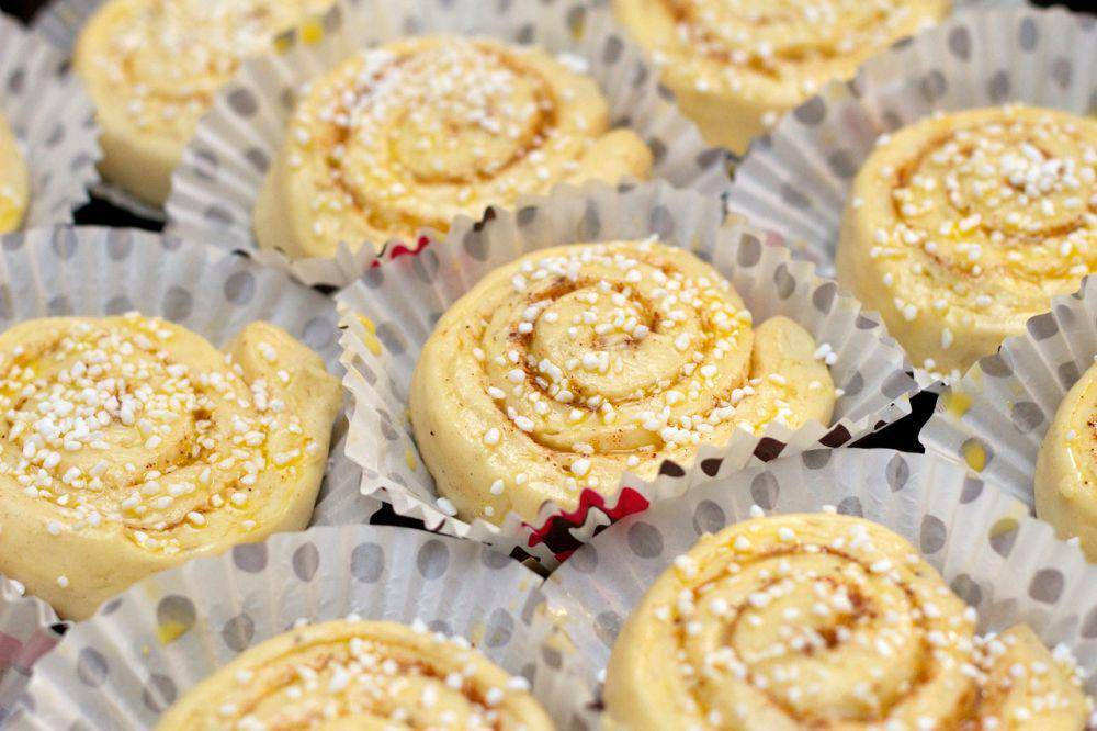 cinnamon roll dalam paper cup (pixabay.com/Annica Utbult)