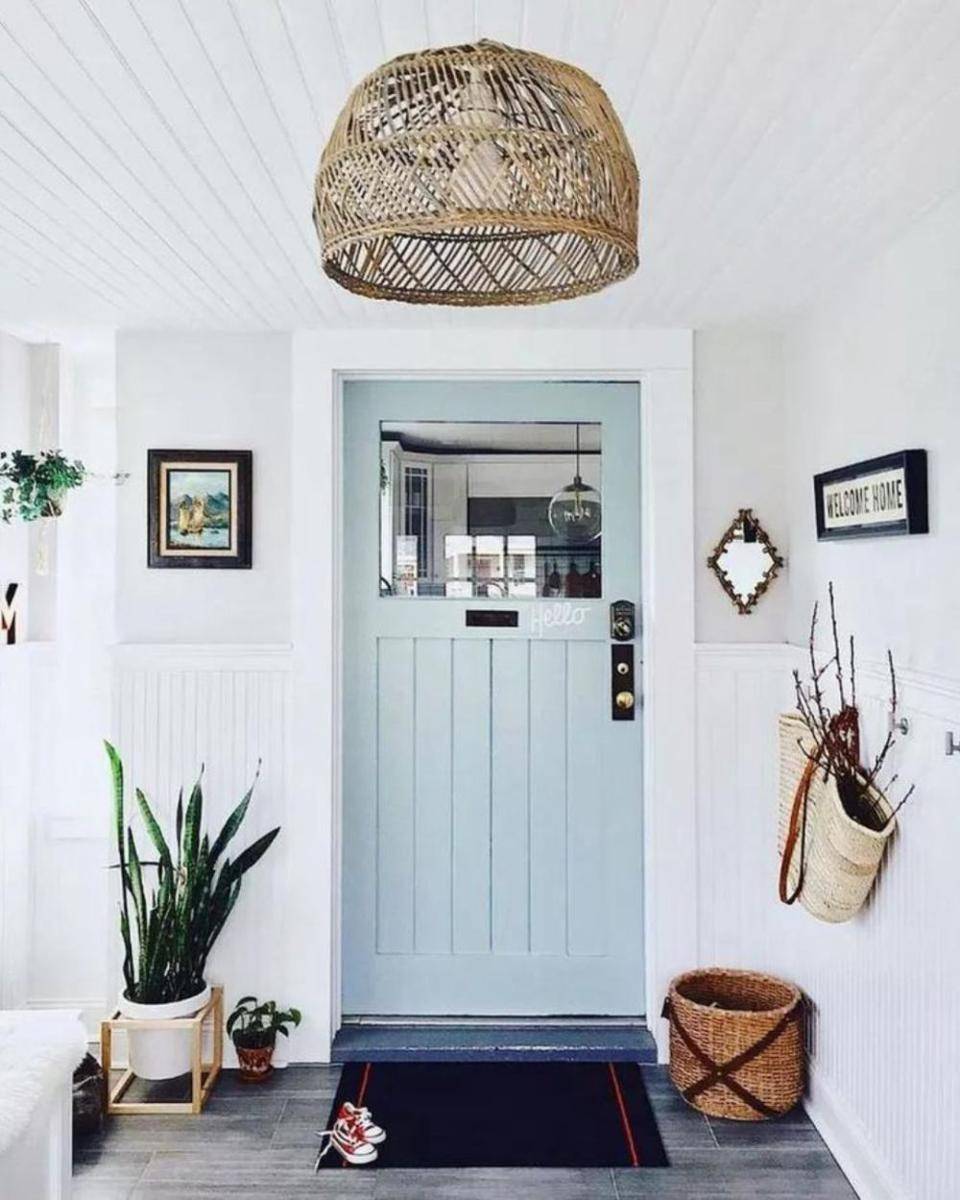 ilustrasi pintu utama untuk rumah minimalis (mydomaine.com)