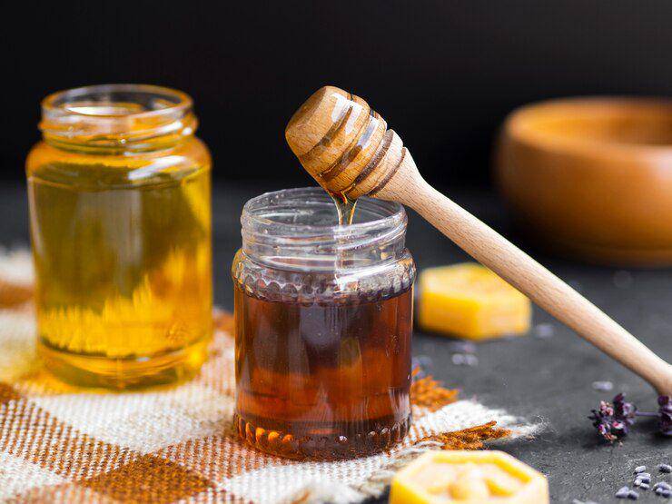 madu dalam wadah (freepik.com/freepik)