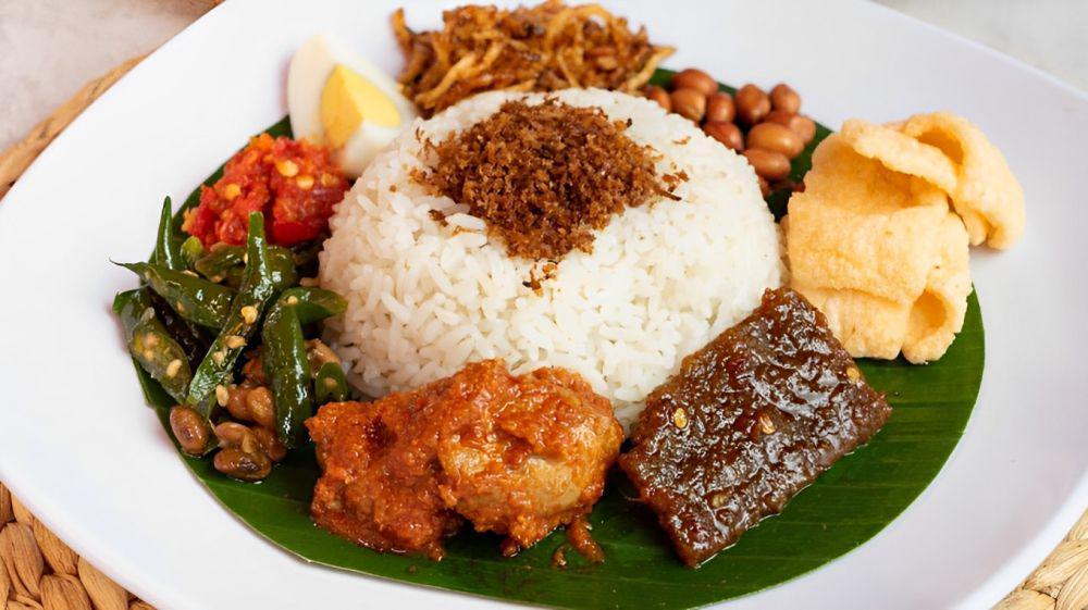 4 Rekomendasi Nasi Lemak Babi Legendaris di Medan, Bikin Nagih!