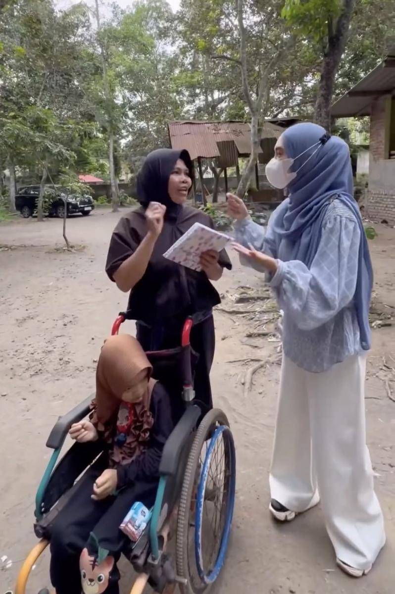 potret Ria Ricis lakukan aksi sosial (Instagram.com/riaricis1795)