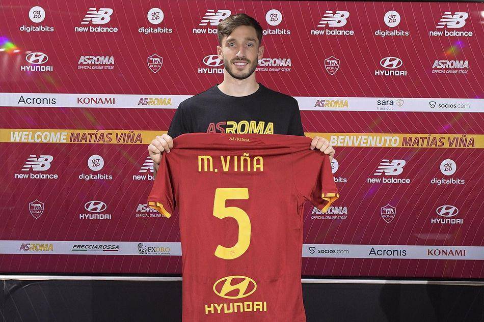 Matias Vina saat diperkenalkan AS Roma. (asroma.com)