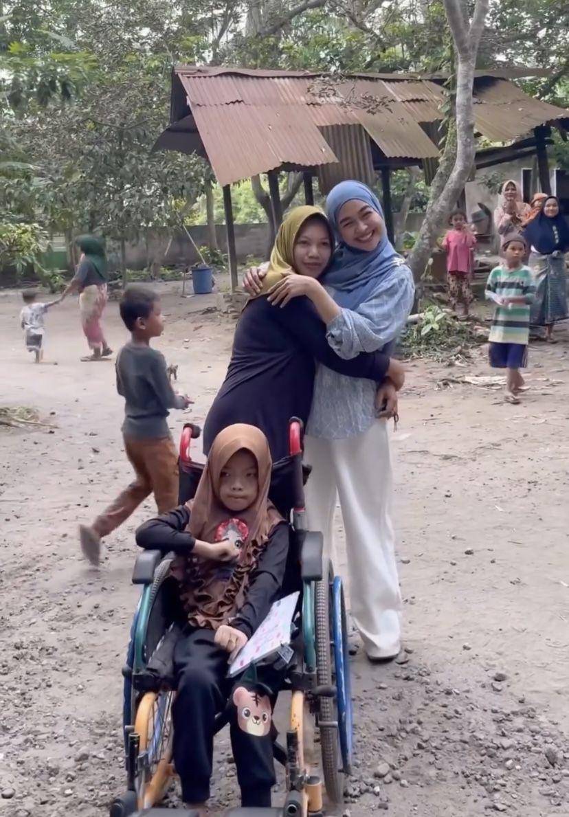 potret Ria Ricis lakukan aksi sosial (Instagram.com/riaricis1795)