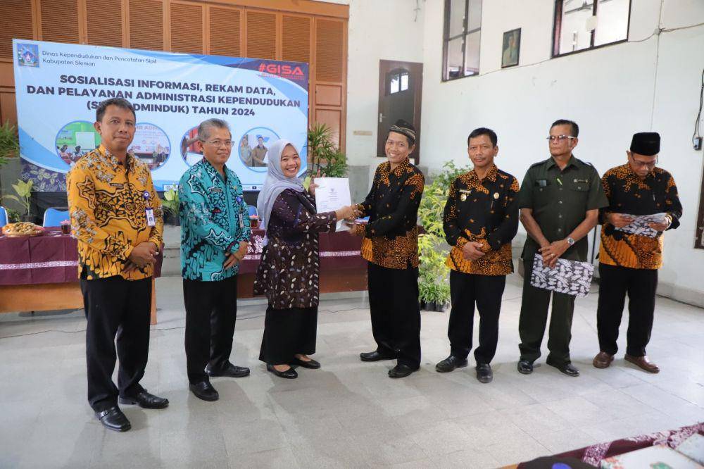 Program Sosialisasi Informasi, Rekam Data, dan Pelayanan Administrasi Kependudukan (SISIR ADMINDUK). (Dok. Istimewa)