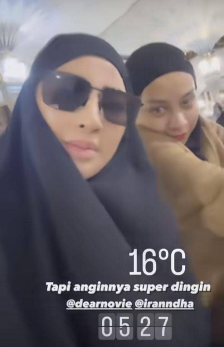 Momen Ira Nandha dan Shandy Purnamasari Meet Up Saat di Tanah Suci (Instagram.com/shandypurnamasari)