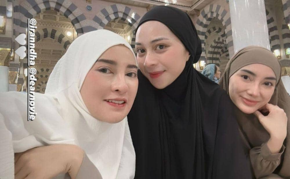 Momen Ira Nandha dan Shandy Purnamasari Meet Up Saat di Tanah Suci (Instagram.com/shandypurnamasari)