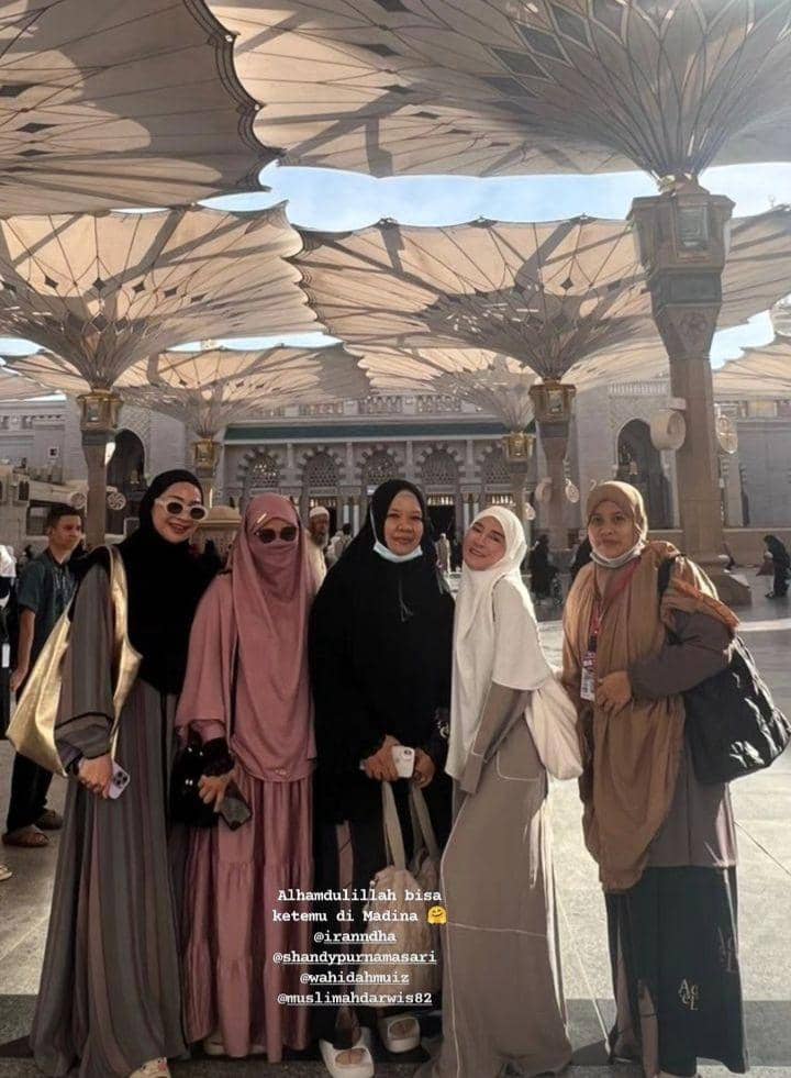 Momen Ira Nandha dan Shandy Purnamasari Meet Up Saat di Tanah Suci (Instagram.com/shandypurnamasari)