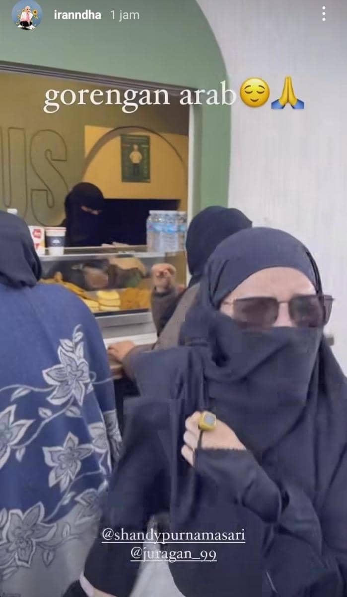 Ira dan Shandy umrah (Instagram.com/iranandha)