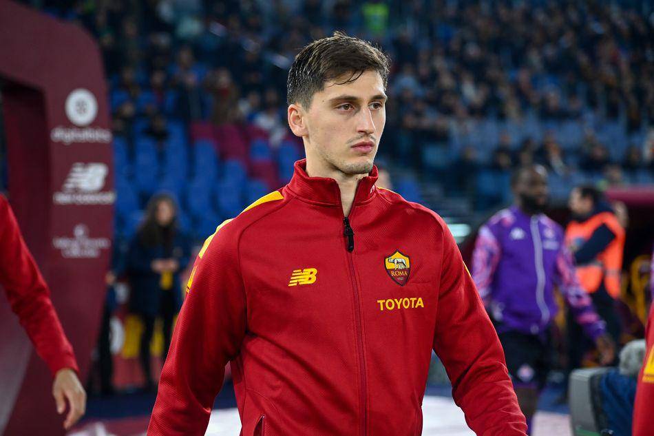 Marash Kumbulla berseragam AS Roma. (asroma.com)