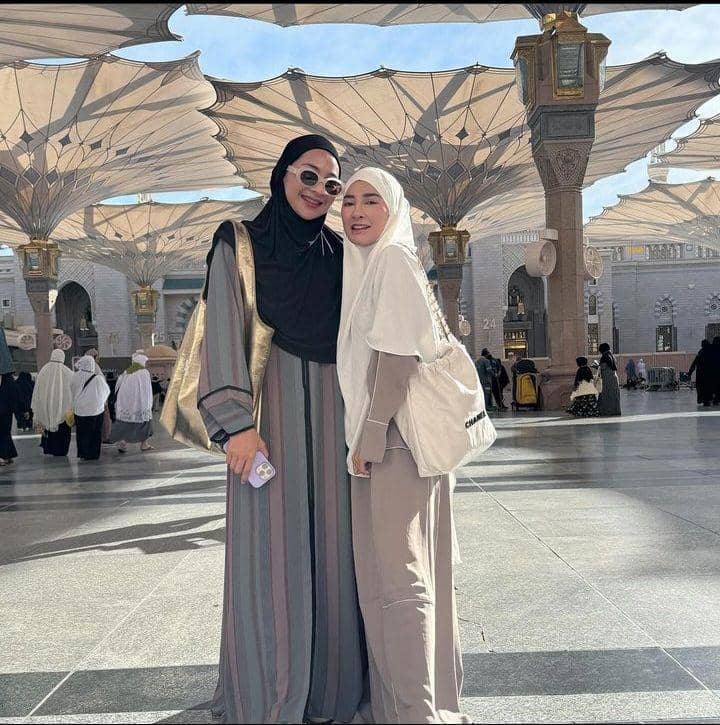 Momen Ira Nandha dan Shandy Purnamasari Umrah Bareng (Instagram.com/shandypurnamasari)