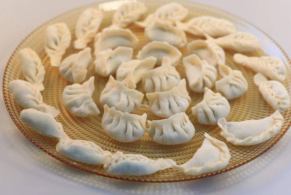 ilustrasi membuat jiaozi (pixabay.com/素君)