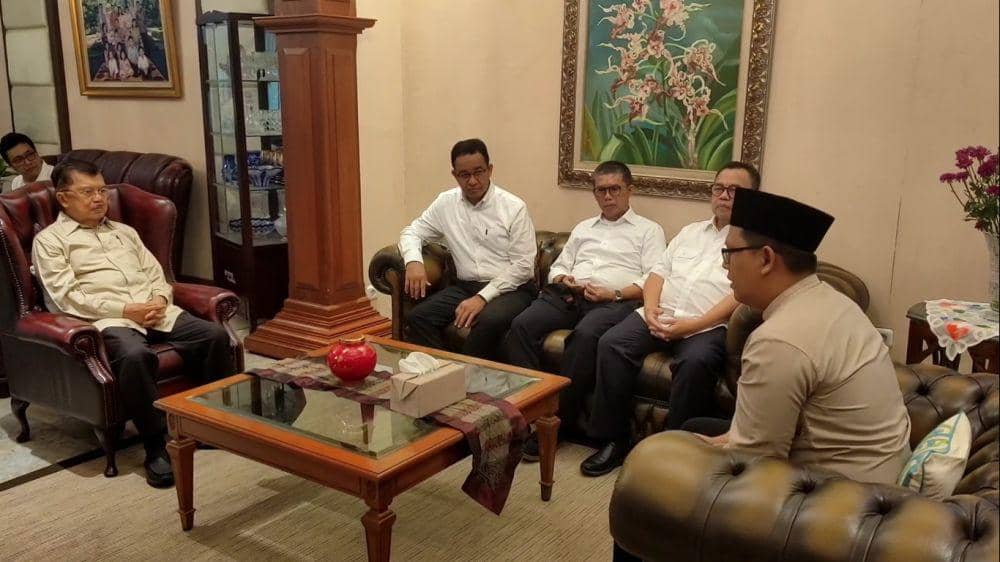 Anies Baswedan menginap di kediaman Jusuf Kalla di Makassar sebelum berkampanye di Sulsel, Rabu (17/1/2024). (Dok. Tim Media JK)