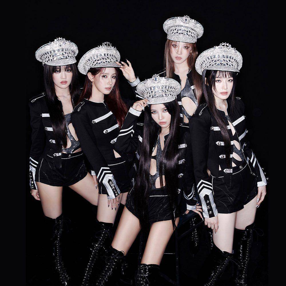 G)-IDLE di Foto Konsep Album (2) (instagram.com/official_g_i_dle)
